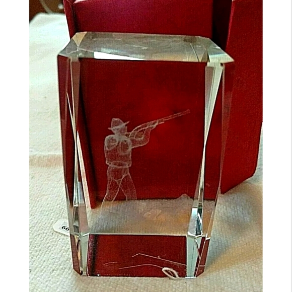 Vintage Crystal Image of Hunter Holding Rifle & His Dog 3" Tall x 2" Wide - Picture 2 of 6